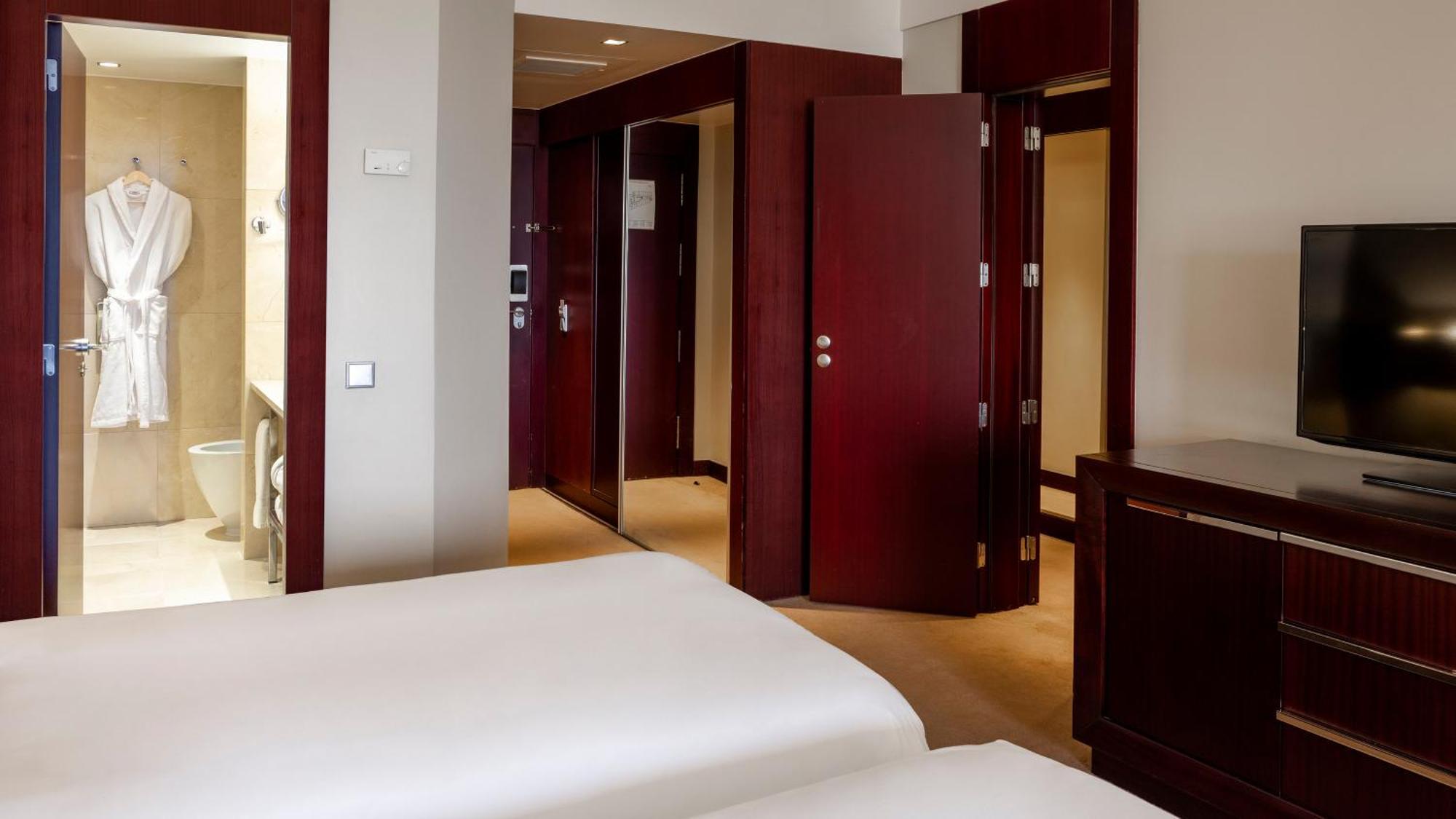 Crowne Plaza Porto By Ihg Hotel Kültér fotó A room at the hotel